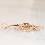 Pendente antico lavalier in oro giallo 9K con pasta di vetro viola e con decorazioni a forma di foglie, anni ‘10
