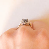Anello a margherita vintage in oro giallo 9K con zaffiro (1.20ct ca.) e diamanti (0.12ctw ca.), anni ‘80/‘90