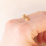 Anello a fascia vintage in oro giallo 8K con opale (0.25ct ca.) e perline bianche, anni ‘70