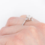 Trilogy vintage in platino con diamanti di taglio brillante (centrale di 1.02ct), anni ‘80