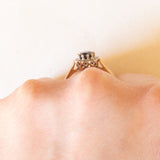 Anello a margherita vintage in oro giallo 9K con zaffiro (0.70ct ca.) e diamanti (0.05ctw ca.), anni '70