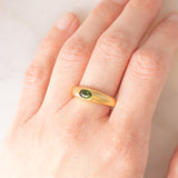 Anello a fascia in oro giallo 8K con cromodiopside (0.50ct ca.), anni ‘70/‘80