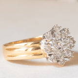 Anello a fiore vintage in oro giallo e bianco 14K con diamanti di taglio brillante (0.95ctw ca.), anni ‘60/‘70