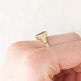 Anello da cocktail vintage in oro giallo 8K con rubino sintetico (2.50ct ca.), anni ‘70