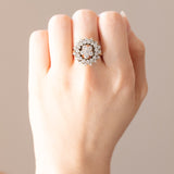 Anello a fiore vintage in oro giallo 18K con diamanti di taglio brillante (1.60ctw ca.), anni ‘60/‘70