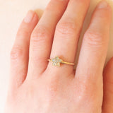Anello vintage a forma di stella in oro giallo 9K con spinelli sintetici verdi (0.10ctw ca.), anno 2005