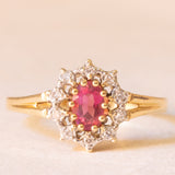 Anello a margherita vintage in oro giallo e bianco 14K con tormalina rosa (0.50ct ca.) e diamanti (0.08ctw ca.), anni ‘70