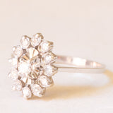 Anello a margherita vintage in oro bianco 18K con diamanti (0.27ctw ca.), anni ‘70/‘80