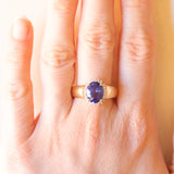 Anello a margherita con fascia in oro giallo 14K con tanzanite (2.50ct ca.) e diamanti (0.22ctw ca.), anni ‘70/‘80