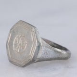 Anello medievale in argento con incisioni di una colomba, XI/XIV secolo d.C.