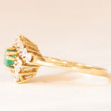 Anello a margherita vintage in oro giallo 14K con smeraldo (0.35ct ca.) e diamanti (0.50ctw ca.), anni ‘70