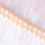 Collana con doppio filo di perle bianche e con chiusura in oro bianco 18K con pietra di Luna (3ct ca.), rubini sintetici (0.30ctw ca.) e diamanti (0.24ctw ca.), anni ‘60