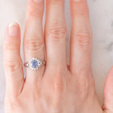 Anello margherita vintage in platino con zaffiro (0.75ct) e diamanti (0.31ctw), anni ‘80
