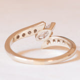 Anello vintage in oro bianco 14K con diamante centrale di taglio marquise (0.25ct ca.) e con diamanti laterali di taglio brillante (0.16ctw ca.), anni ‘70