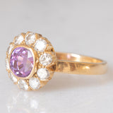 Anello a margherita vintage in oro giallo 18K con zaffiro rosa (1.70ct ca.) e diamanti di taglio brillante (1ctw ca.), anni ‘60/‘70