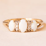 Anello vintage in oro giallo e bianco 9K con opali (0.55ctw ca.) e diamanti (0.06ctw ca.), anno 2003