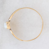 Solitario vintage in oro giallo 8K con opale (0.18ct ca.), anni ‘40/‘50