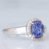 Anello a margherita vintage in oro bianco 18K con tanzanite (2.30ct ca.) e diamanti di taglio brillante (0.20ctw ca.), anno ‘70/‘80