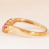 Anello a “V” vintage in oro giallo 9K con rubini sintetici (0.35ctw ca.), anno 2001