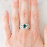 Anello a fascia in platino con tormalina verde (1.13ct) e diamanti (0.38ctw) e con lavorazioni a traforo, anni '90/anni '2000