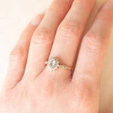 Anello a margherita in oro giallo e bianco 9K con acquamarina (0.40ct ca.) e diamanti (0.18ctw ca.), anni ‘80