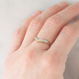 Anello a “V” in oro giallo e bianco 9K con diamanti (0.05ctw ca.), anno 1989