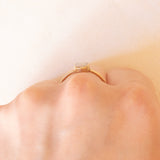 Solitario vintage in oro giallo 9K con opale (0.25ct ca.), anno 1976