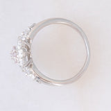 Anello a fiore in platino con diamanti fancy rosa (0.15ctw) e diamanti bianchi (0.86ctw), anni ‘90/anni ‘2000