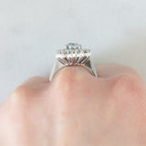 Anello a margherita in oro bianco 18K con acquamarina (1.10ct ca.) e diamanti di taglio brillante (1ctw ca.), anni ‘70