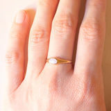 Anello vintage in oro giallo 9K con opale (0.15ct ca.), anno 1987