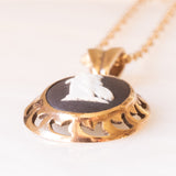 Collana vintage con catenina in oro giallo 9K e con ciondolo in oro giallo 9K e con jasperware nero