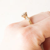 Anello vintage a fiore in oro giallo 9K con diamanti (0.16ctw ca.), anni ‘70/‘80