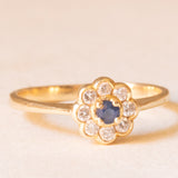 Anello a fiore vintage in oro giallo 14K con zaffiro (0.08ct ca.) e diamanti di taglio brillante (0.20ctw ca.), anni ‘80