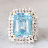 Anello da cocktail vintage in oro giallo e bianco 18K con topazio azzurro (20ct ca.) e diamanti di taglio brillante (1.70ctw ca.), anni ‘70