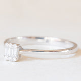 Anello moderno in oro bianco 14K con diamanti di taglio brillante e di taglio baguette (0.15ctw ca.)