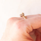 Anello vintage in oro giallo e bianco 9K con opali (0.25ctw ca.) e diamanti (0.30ctw ca.), anni ‘60
