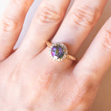 Anello a margherita moderno in oro giallo 9K con topazio mistico (1.30ct ca.) e diamanti di taglio brillante (0.20ctw ca.)