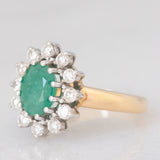 Anello a margherita vintage in oro giallo e bianco 14K con smeraldo (1.75ct ca.) e diamanti di taglio brillante (0.72ctw ca.), anni ‘70