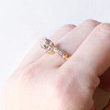 Anello antico francese in oro giallo e bianco 18K con diamanti (centrale di taglio brillante e di 0.28ct ca.), anni ‘30/‘40