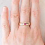 Anello a fascia vintage in oro giallo 8K con rubino sintetico, anni ‘50