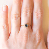 Anello a margherita vintage in oro giallo 9K con zaffiro (0.40ct ca.) e diamanti (0.12ctw ca.), anno 1984