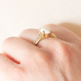 Anello vintage in oro giallo e bianco 8K con opale (1ct ca.) e diamanti, anni ‘60
