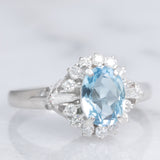 Anello a margherita vintage in platino con acquamarina (0.93ct) e diamanti (0.29ctw), anni ‘80