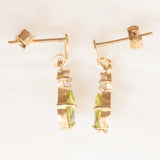 Orecchini pendenti vintage in oro giallo 9K con peridoti verdi (0.80ctw ca.) e imitazioni di diamanti, anni ‘80