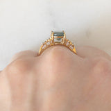 Anello vintage in oro giallo 9K con pietra verde e diamanti, anni ‘80/‘90