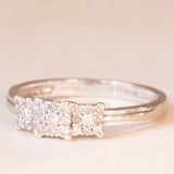 Anello “trilogy” in oro bianco 9K con diamanti (0.25ctw ca.), anni ‘80/‘90