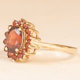 Anello a margherita vintage in oro giallo 9K con granati (1.40ctw ca.), anno 2006