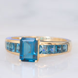 Anello vintage in oro giallo 9K e topazi azzurri (2.80ctw ca.), anni ‘90