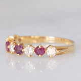 Mezzo eternity vintage in oro giallo 18K con rubini (0.40ctw ca.) e diamanti di taglio brillante (0.50ctw ca.), anni ‘80