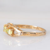 Anello vintage in oro giallo 9K con sfeni (0.44ctw ca.) e zirconi bianchi